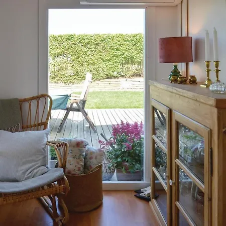 Nice In W/ Wifi And 2 Bedrooms Hébergement de vacances *