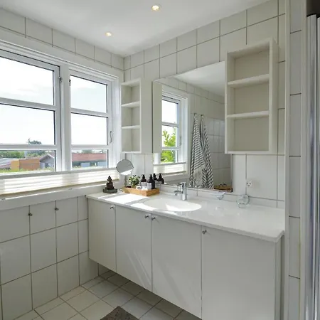 Nice In W/ Wifi And 2 Bedrooms Hébergement de vacances